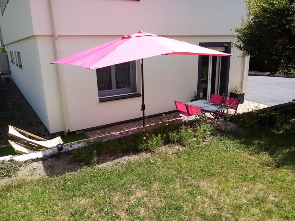 Gite "Le Temps D'Une Pause" Terrasse Et Piscine Coubon Exterior foto
